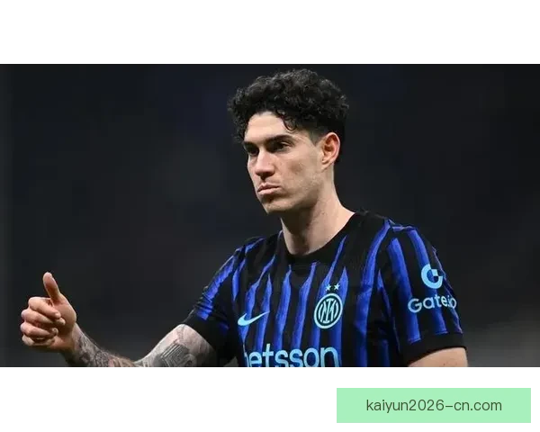 国米球迷齐聚为巴斯托尼加油昂首挺胸声援永不孤单 国米球迷齐聚为巴斯托尼加油昂首挺胸声援永不孤单